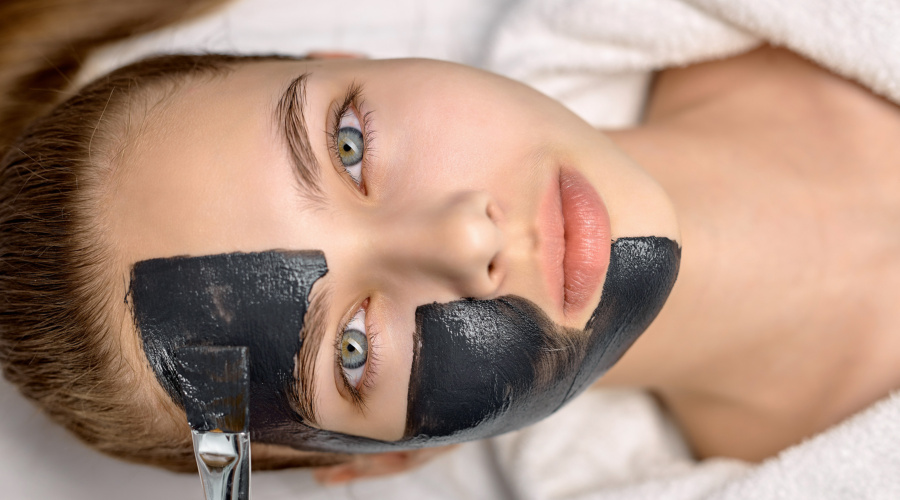 Hollywood Carbon Peel